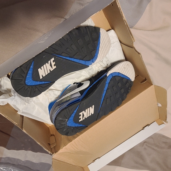 Nike Sneakers - Picture 4 of 4